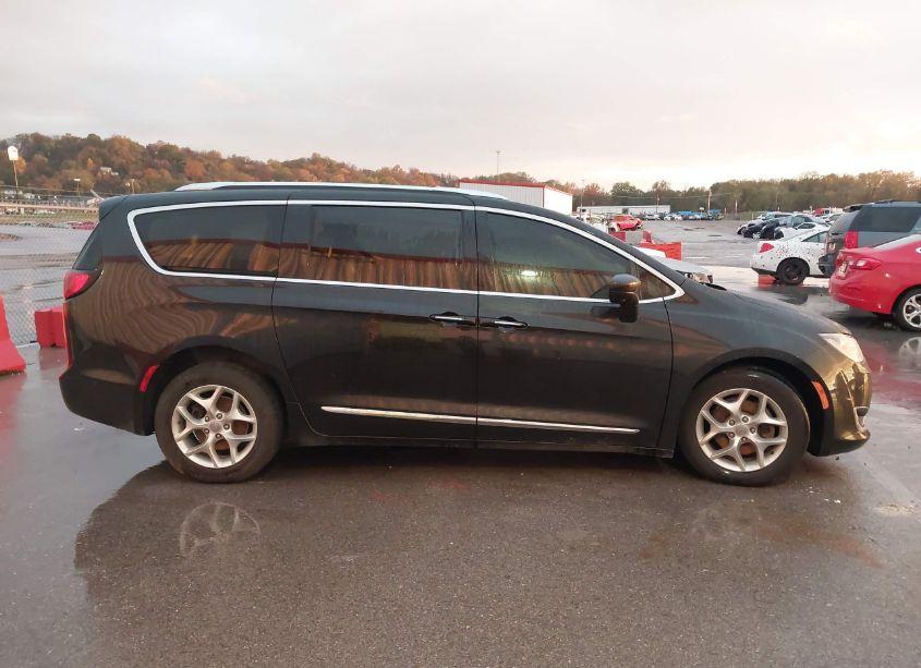 Photo 13 of 2017 Chrysler Pacifica TOURING-L PLUS (VIN 2C4RC1EG3HR594546)