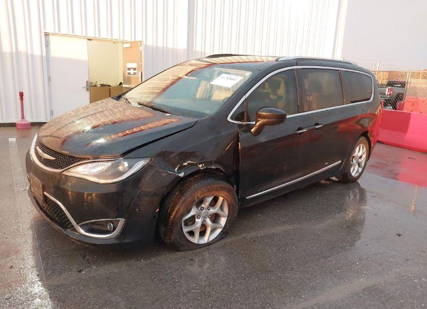 Photo 2 of 2017 Chrysler Pacifica TOURING-L PLUS (VIN 2C4RC1EG3HR594546)