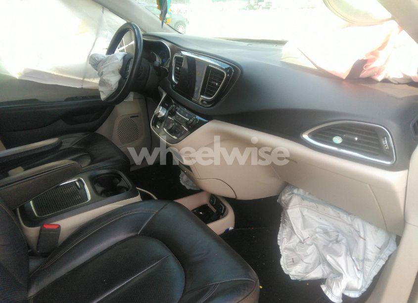 Photo 5 of 2017 Chrysler Pacifica TOURING-L PLUS (VIN 2C4RC1EG3HR614312)