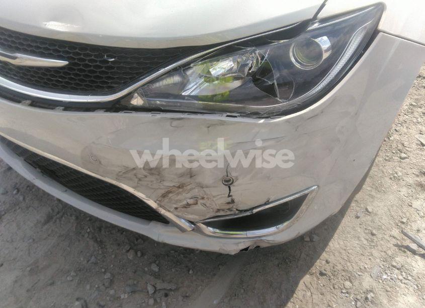 Photo 6 of 2017 Chrysler Pacifica TOURING-L PLUS (VIN 2C4RC1EG3HR614312)