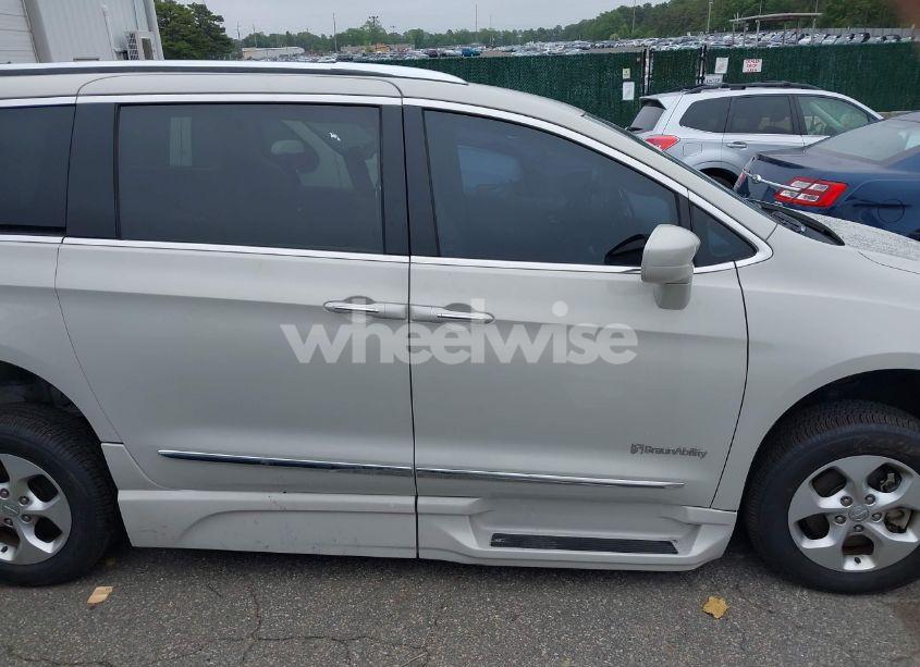 Photo 13 of 2017 Chrysler Pacifica TOURING-L PLUS (VIN 2C4RC1EG3HR720775)