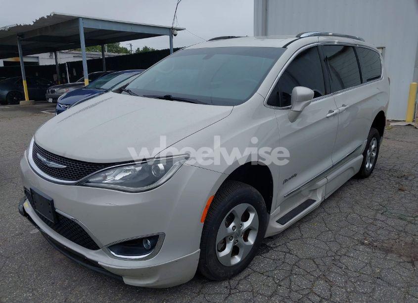 Photo 2 of 2017 Chrysler Pacifica TOURING-L PLUS (VIN 2C4RC1EG3HR720775)
