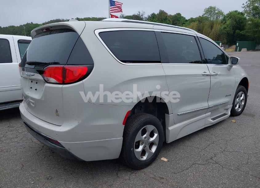 Photo 4 of 2017 Chrysler Pacifica TOURING-L PLUS (VIN 2C4RC1EG3HR720775)