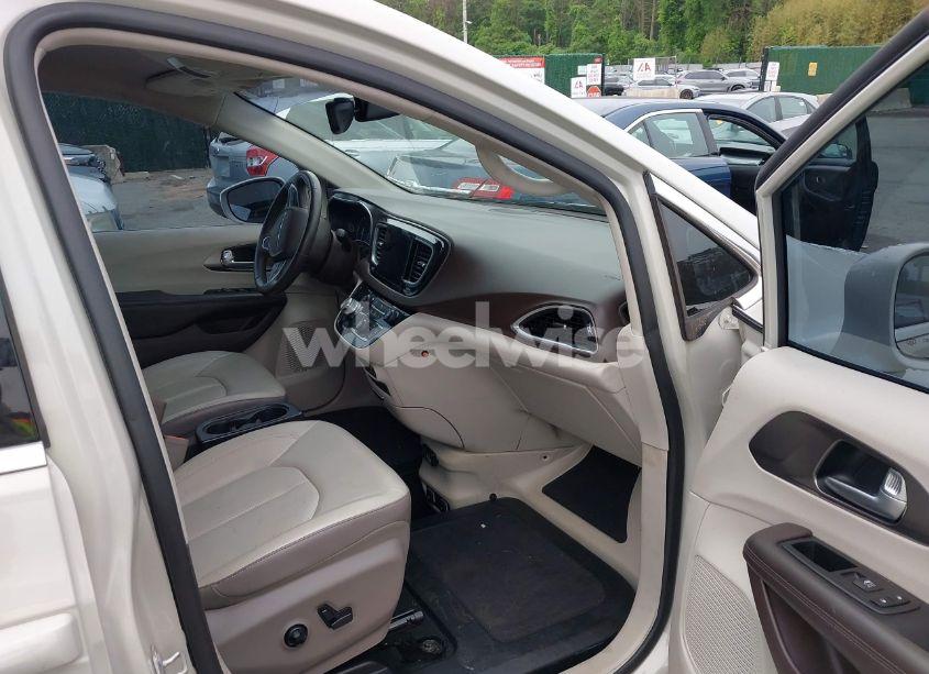 Photo 5 of 2017 Chrysler Pacifica TOURING-L PLUS (VIN 2C4RC1EG3HR720775)