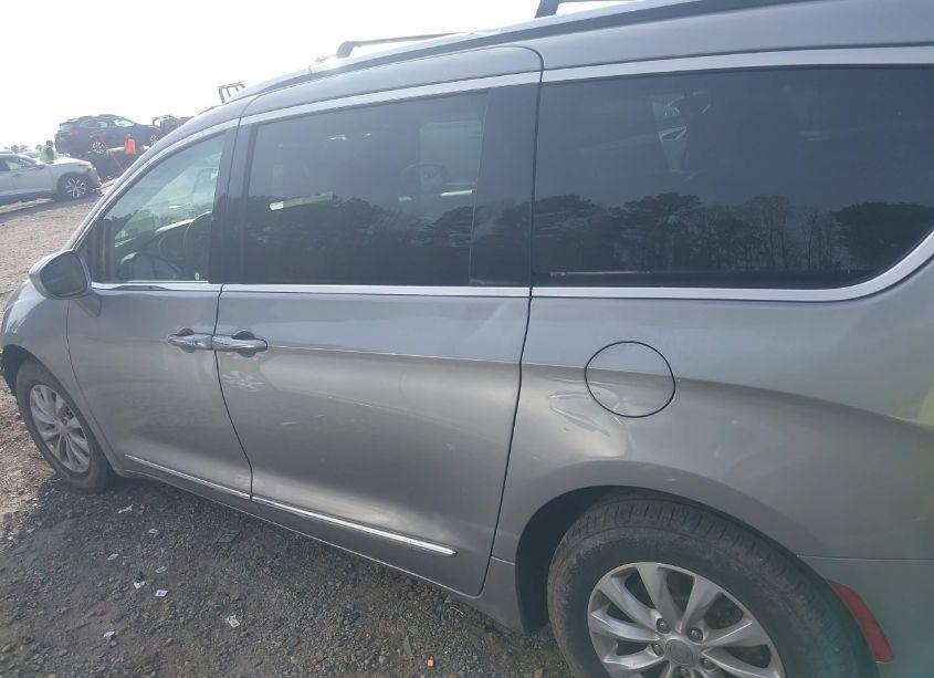 Photo 15 of 2018 Chrysler Pacifica TOURING L PLUS (VIN 2C4RC1EG3JR136253)