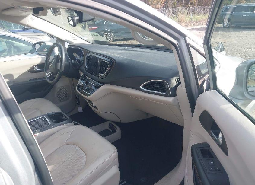 Photo 5 of 2018 Chrysler Pacifica TOURING L PLUS (VIN 2C4RC1EG3JR136253)