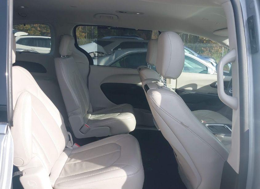 Photo 8 of 2018 Chrysler Pacifica TOURING L PLUS (VIN 2C4RC1EG3JR136253)