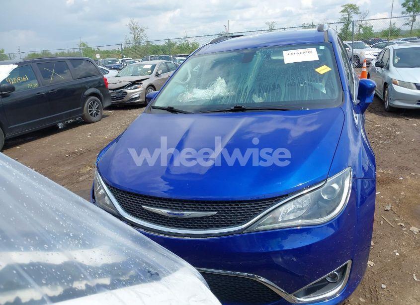 Photo 12 of 2020 Chrysler Pacifica TOURING L PLUS (VIN 2C4RC1EG3LR172897)