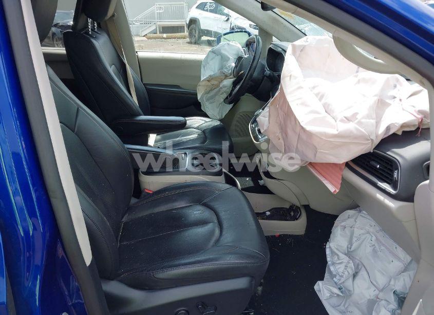 Photo 5 of 2020 Chrysler Pacifica TOURING L PLUS (VIN 2C4RC1EG3LR172897)