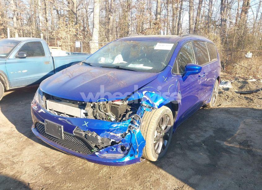 Photo 2 of 2020 Chrysler Pacifica TOURING L PLUS (VIN 2C4RC1EG3LR269792)