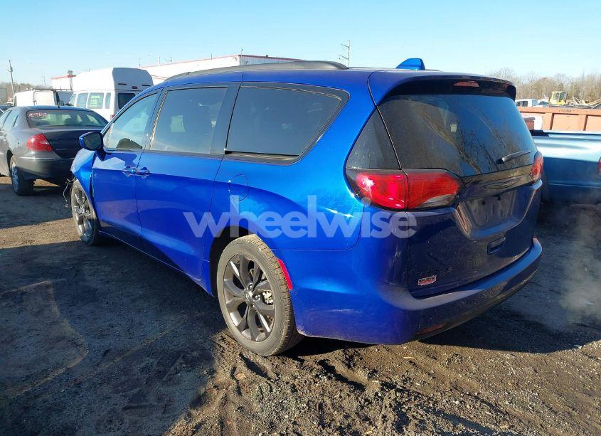 Photo 3 of 2020 Chrysler Pacifica TOURING L PLUS (VIN 2C4RC1EG3LR269792)