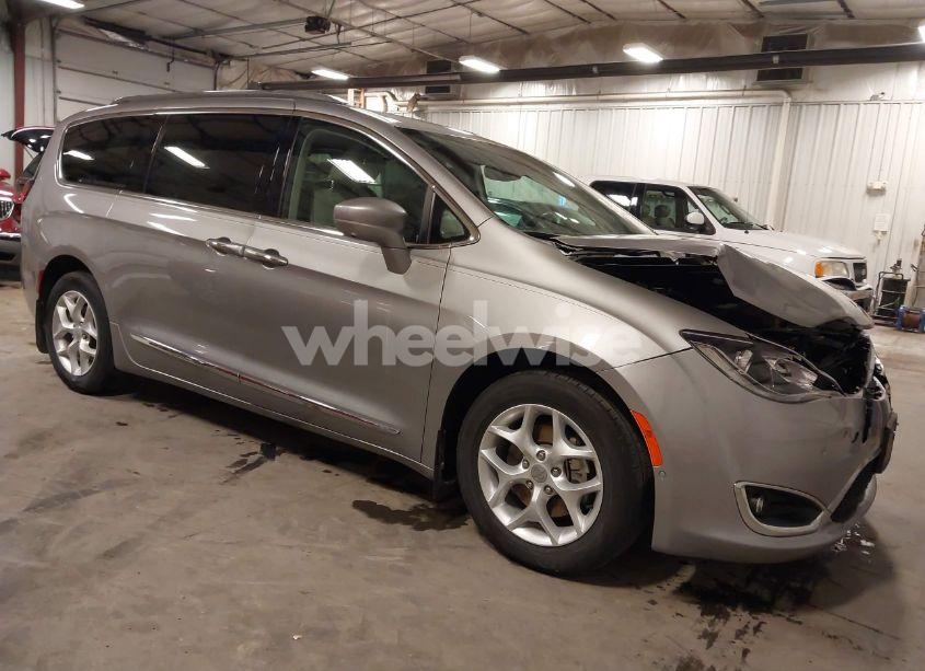 2017 Chrysler Pacifica TOURING-L PLUS (VIN 2C4RC1EG4HR628364) main photo