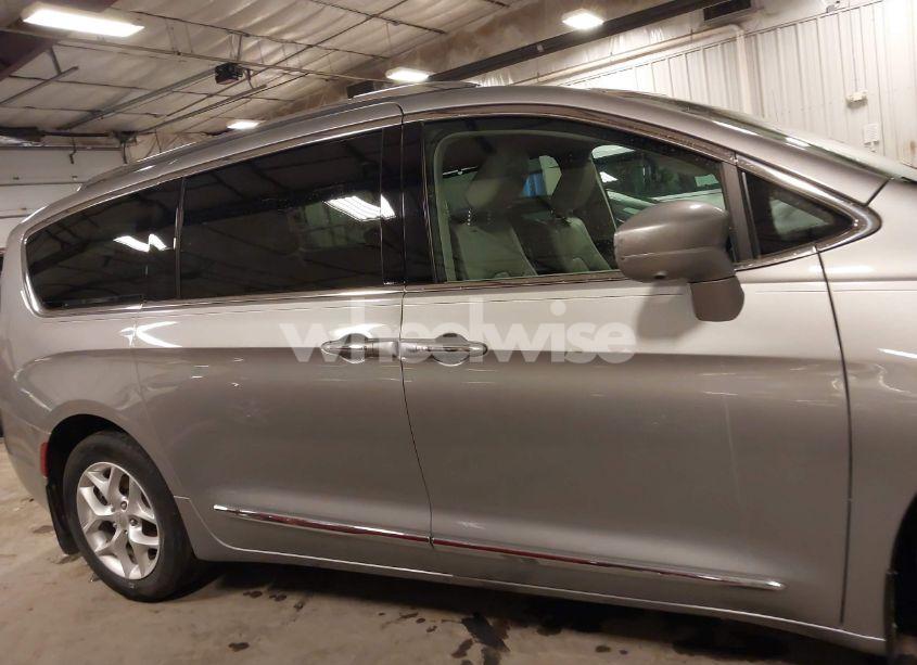 Photo 13 of 2017 Chrysler Pacifica TOURING-L PLUS (VIN 2C4RC1EG4HR628364)