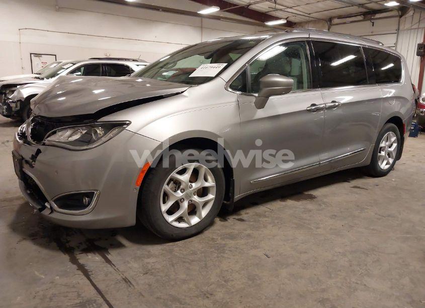 Photo 2 of 2017 Chrysler Pacifica TOURING-L PLUS (VIN 2C4RC1EG4HR628364)