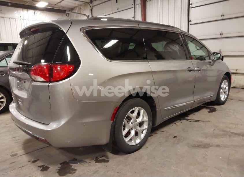 Photo 4 of 2017 Chrysler Pacifica TOURING-L PLUS (VIN 2C4RC1EG4HR628364)