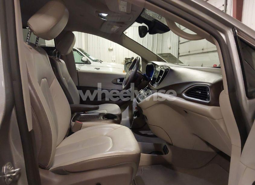 Photo 5 of 2017 Chrysler Pacifica TOURING-L PLUS (VIN 2C4RC1EG4HR628364)