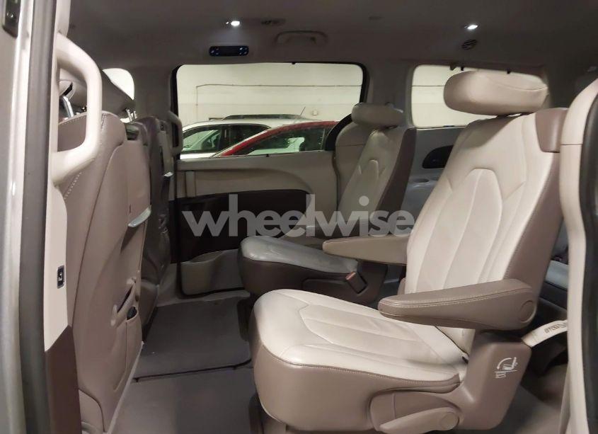 Photo 8 of 2017 Chrysler Pacifica TOURING-L PLUS (VIN 2C4RC1EG4HR628364)