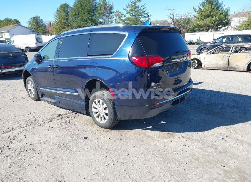 Photo 3 of 2018 Chrysler Pacifica TOURING L PLUS (VIN 2C4RC1EG4JR182867)