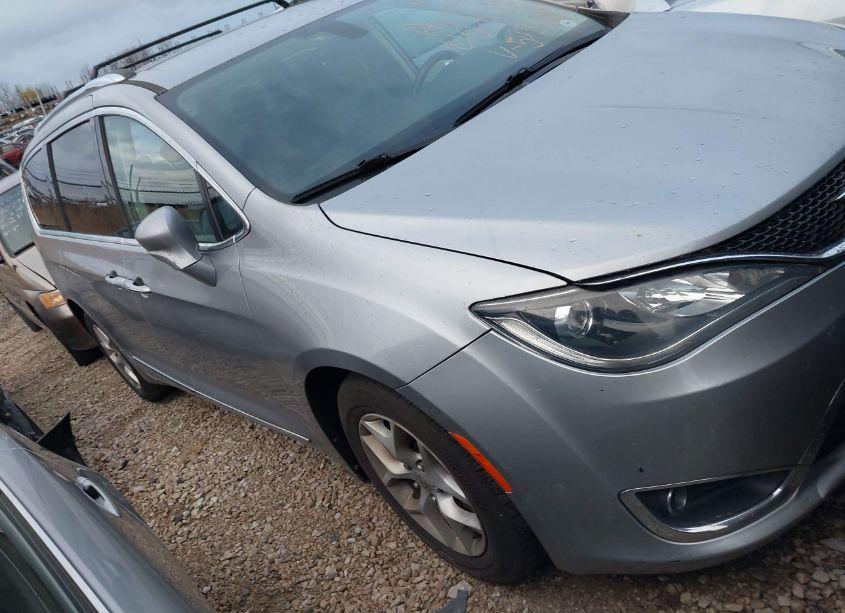 2017 Chrysler Pacifica TOURING-L PLUS (VIN 2C4RC1EG5HR705453) main photo