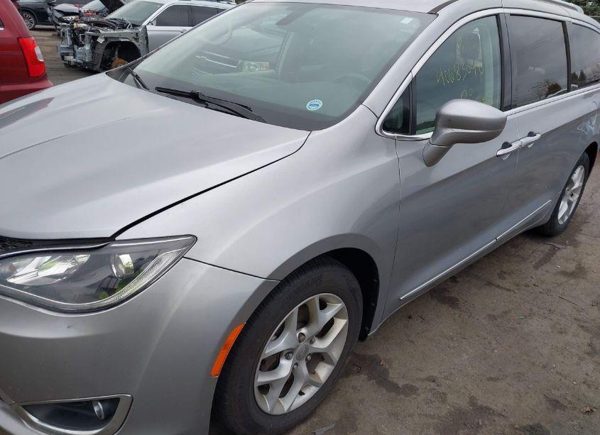 Photo 2 of 2017 Chrysler Pacifica TOURING-L PLUS (VIN 2C4RC1EG5HR705453)