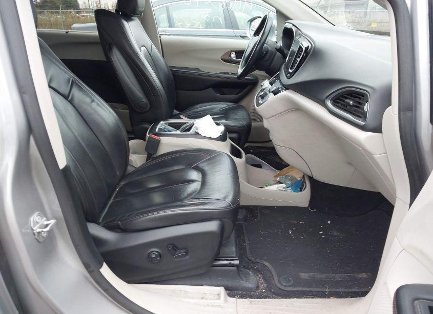 Photo 5 of 2017 Chrysler Pacifica TOURING-L PLUS (VIN 2C4RC1EG5HR705453)