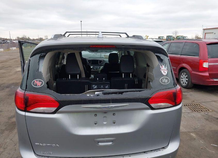 Photo 6 of 2017 Chrysler Pacifica TOURING-L PLUS (VIN 2C4RC1EG5HR705453)