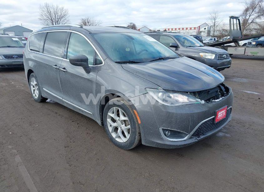 2017 Chrysler Pacifica TOURING-L PLUS (VIN 2C4RC1EG5HR752871) main photo