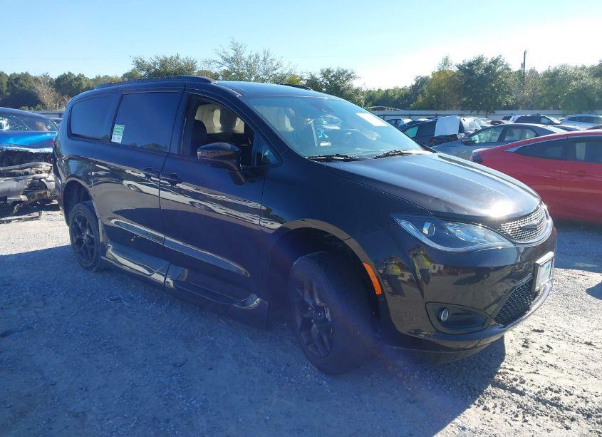 2019 Chrysler Pacifica TOURING L PLUS (VIN 2C4RC1EG5KR737715) main photo