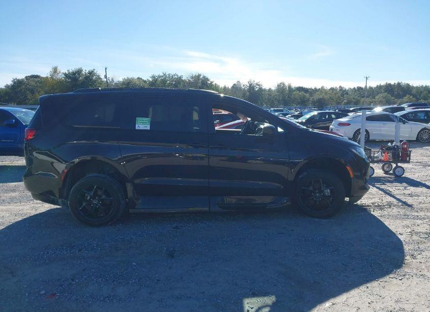 Photo 13 of 2019 Chrysler Pacifica TOURING L PLUS (VIN 2C4RC1EG5KR737715)