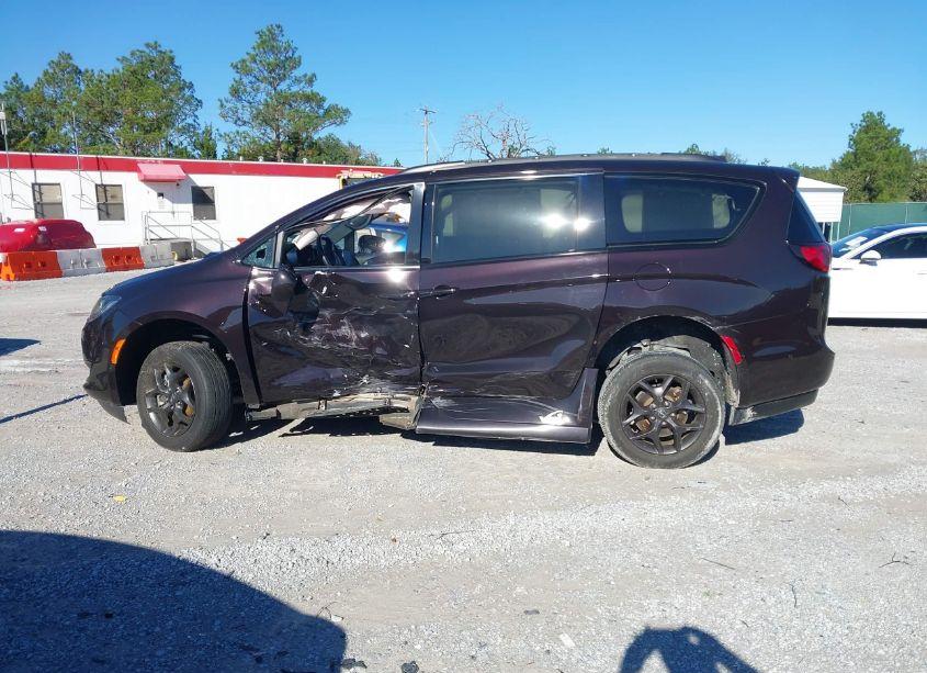 Photo 14 of 2019 Chrysler Pacifica TOURING L PLUS (VIN 2C4RC1EG5KR737715)