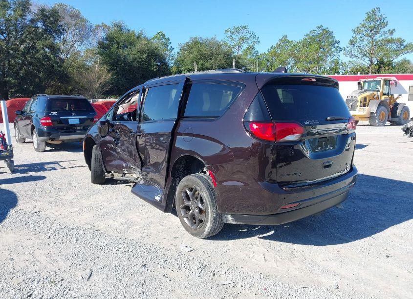 Photo 3 of 2019 Chrysler Pacifica TOURING L PLUS (VIN 2C4RC1EG5KR737715)