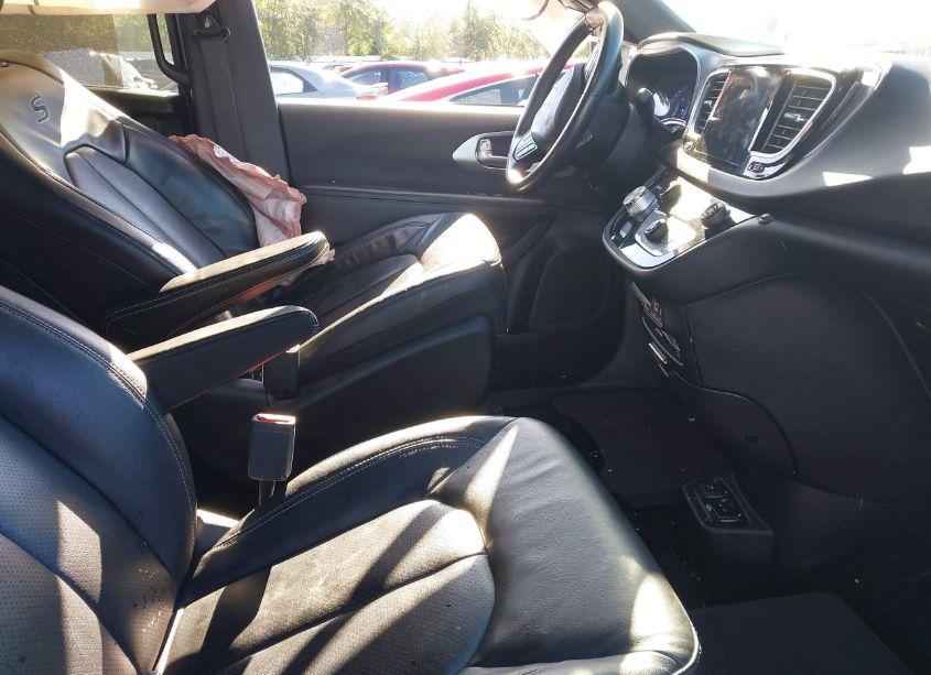 Photo 5 of 2019 Chrysler Pacifica TOURING L PLUS (VIN 2C4RC1EG5KR737715)