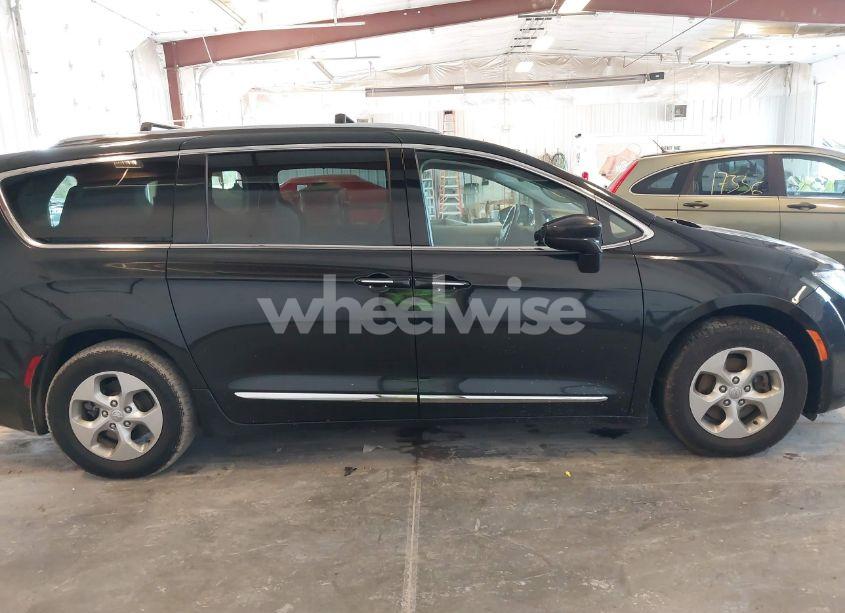 Photo 14 of 2017 Chrysler Pacifica TOURING-L PLUS (VIN 2C4RC1EG6HR592175)