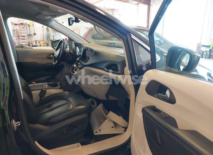 Photo 5 of 2017 Chrysler Pacifica TOURING-L PLUS (VIN 2C4RC1EG6HR592175)