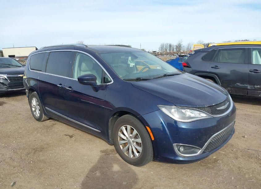 2018 Chrysler Pacifica TOURING L PLUS (VIN 2C4RC1EG6JR108558) main photo