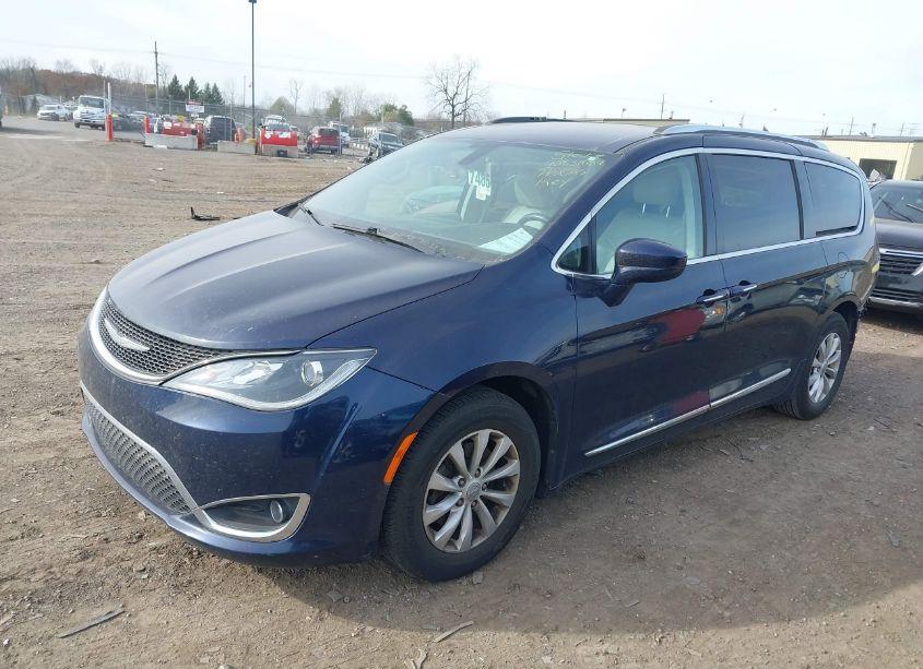 Photo 2 of 2018 Chrysler Pacifica TOURING L PLUS (VIN 2C4RC1EG6JR108558)
