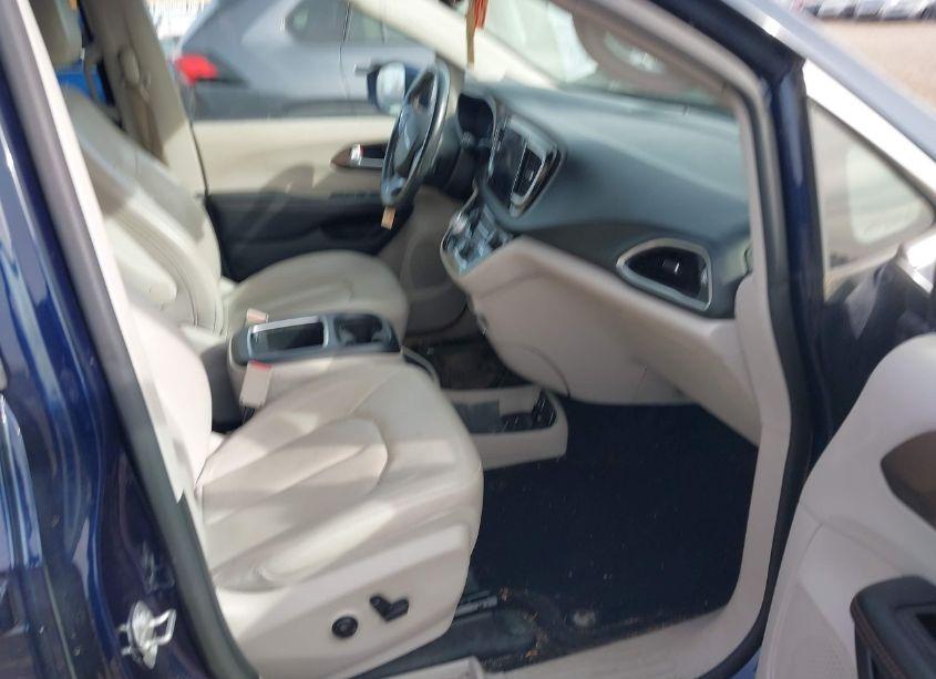 Photo 5 of 2018 Chrysler Pacifica TOURING L PLUS (VIN 2C4RC1EG6JR108558)