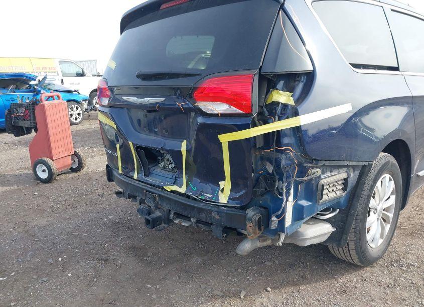 Photo 6 of 2018 Chrysler Pacifica TOURING L PLUS (VIN 2C4RC1EG6JR108558)