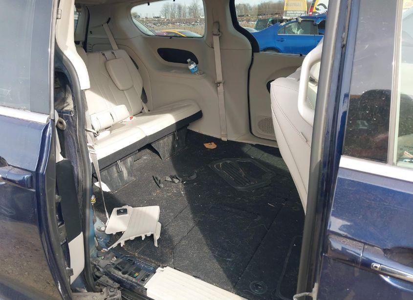 Photo 8 of 2018 Chrysler Pacifica TOURING L PLUS (VIN 2C4RC1EG6JR108558)