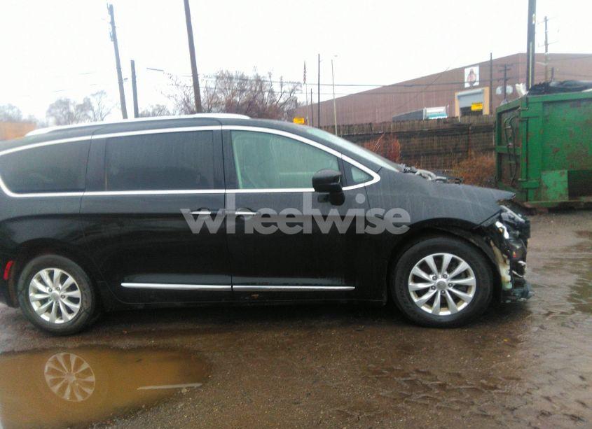 Photo 13 of 2018 Chrysler Pacifica TOURING L PLUS (VIN 2C4RC1EG6JR293128)