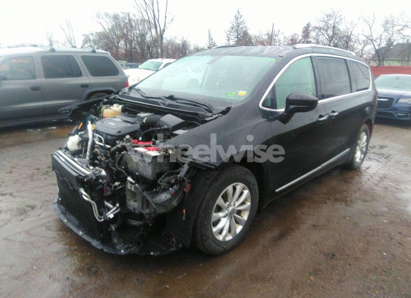 Photo 2 of 2018 Chrysler Pacifica TOURING L PLUS (VIN 2C4RC1EG6JR293128)