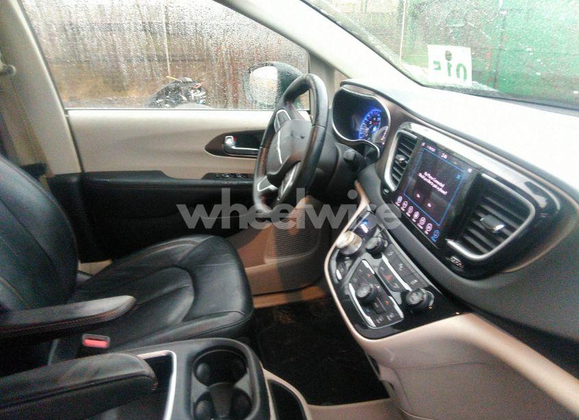 Photo 5 of 2018 Chrysler Pacifica TOURING L PLUS (VIN 2C4RC1EG6JR293128)