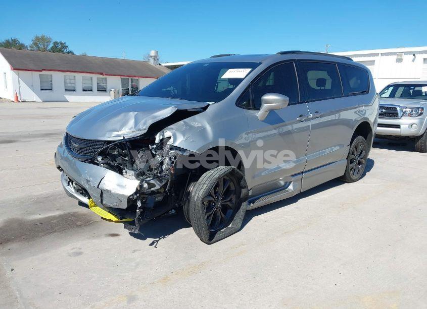 Photo 2 of 2020 Chrysler Pacifica 35TH ANNIVERSARY TOURING L PLUS/TOURING L PLUS (VIN 2C4RC1EG6LR232509)