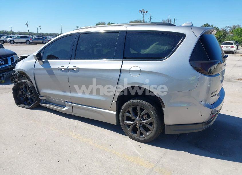 Photo 3 of 2020 Chrysler Pacifica 35TH ANNIVERSARY TOURING L PLUS/TOURING L PLUS (VIN 2C4RC1EG6LR232509)