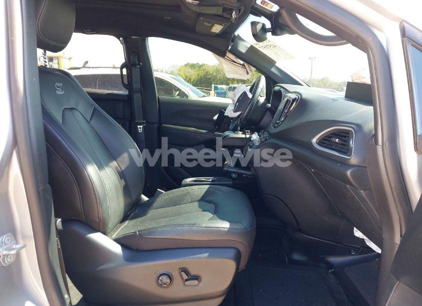 Photo 5 of 2020 Chrysler Pacifica 35TH ANNIVERSARY TOURING L PLUS/TOURING L PLUS (VIN 2C4RC1EG6LR232509)