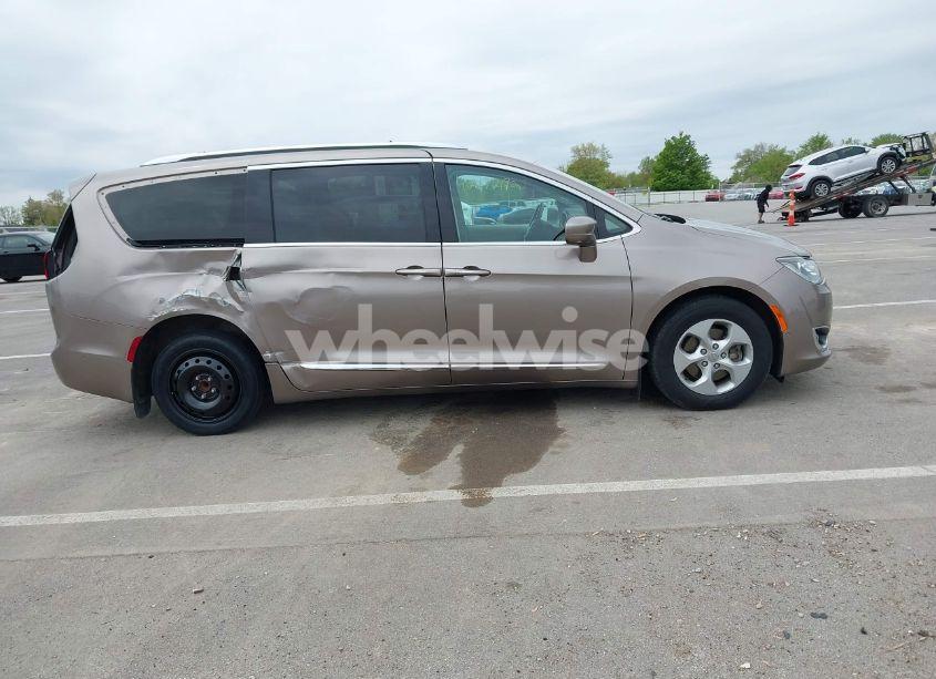 Photo 13 of 2017 Chrysler Pacifica TOURING-L PLUS (VIN 2C4RC1EG7HR594632)