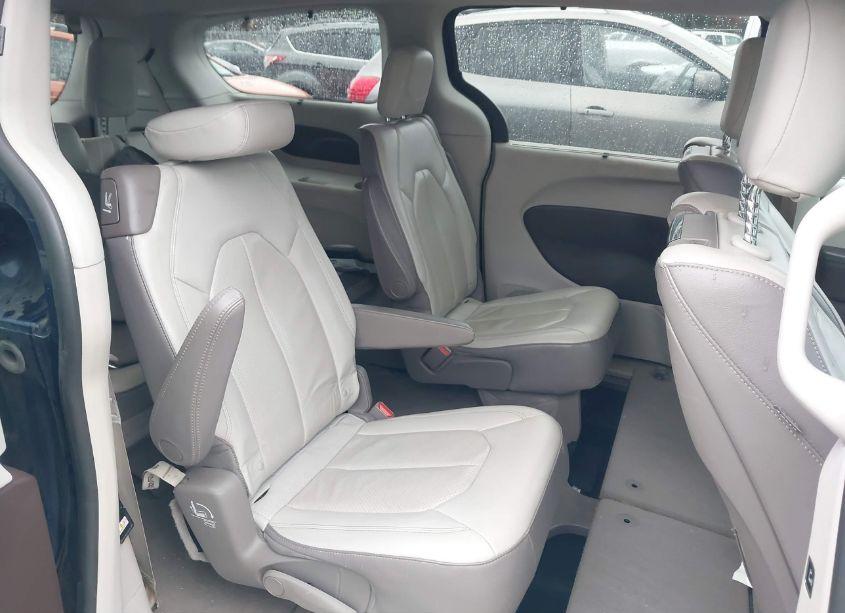 Photo 8 of 2017 Chrysler Pacifica TOURING-L PLUS (VIN 2C4RC1EG7HR614152)