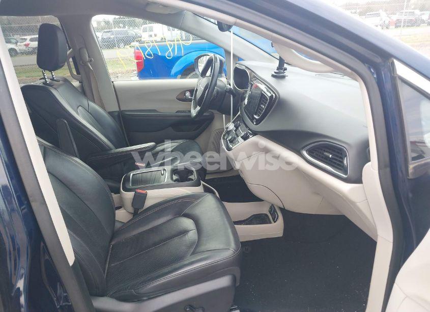 Photo 5 of 2018 Chrysler Pacifica TOURING L PLUS (VIN 2C4RC1EG7JR258033)