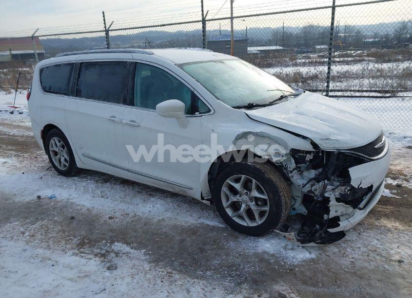 2018 Chrysler Pacifica TOURING L PLUS (VIN 2C4RC1EG7JR271199) main photo