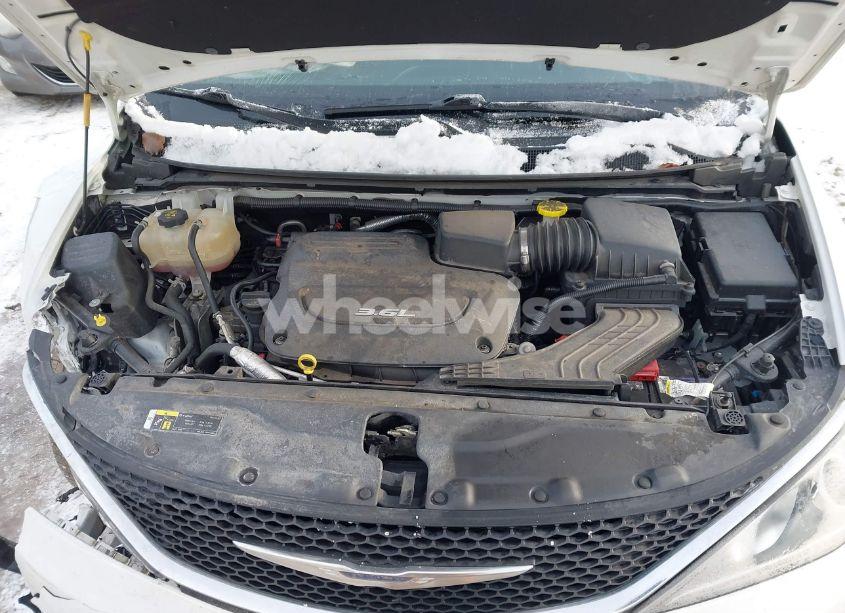 Photo 10 of 2018 Chrysler Pacifica TOURING L PLUS (VIN 2C4RC1EG7JR271199)